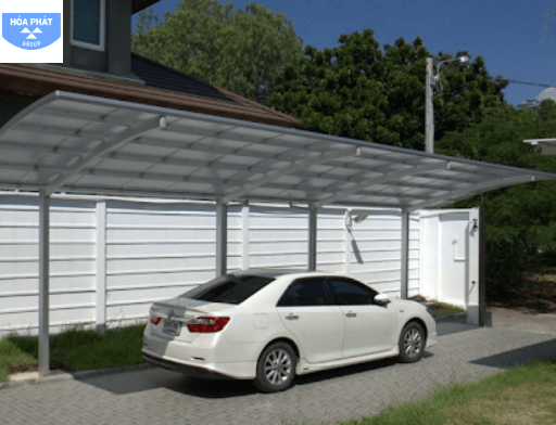 mái che ô tô trước nhà phù hợp với tông màu ngôi nhà