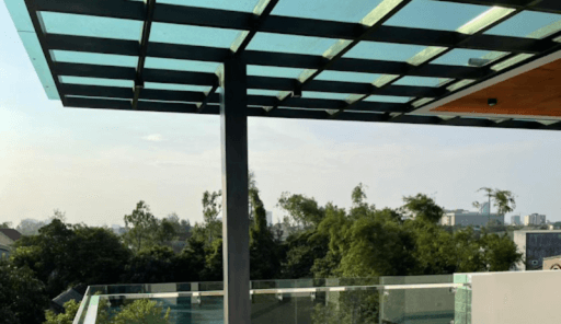 Mái che sân thượng nhà ống bằng nhựa Polycarbonat